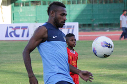 Boaz Solossa Ikuti Pemusatan Latihan Timnas Indonesia