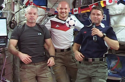 Tiga Astronot Sambut Piala Dunia di Luar Angkasa