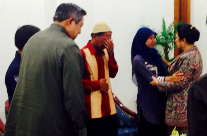 Cumlaude Anak Tukang Becak Diberi Beasiswa Oleh Presiden SBY