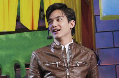Lucunya Adipati Dolken 'Ngantuk' di Indonesia Kids Choice Awards 2014