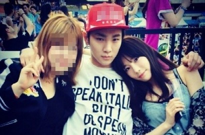 Pakai Baju Seksi, Tae Yeon SNSD Mesra Dengan Key SHINee