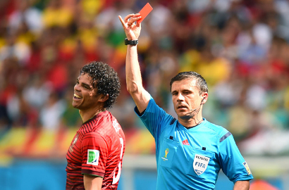 Digunduli Jerman, Portugal Sindir Wasit