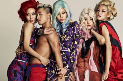 Taeyang Pose 'Nakal' Bareng Empat Cewek di Majalah Vogue
