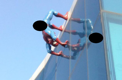 Kontroversi Patung Raksasa Spiderman Mesum di Korsel