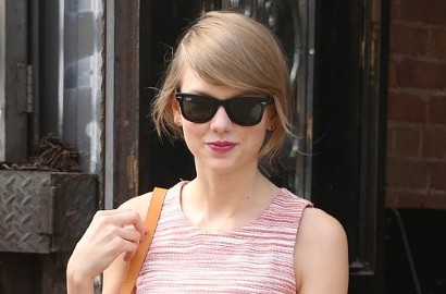 Rumah Mewah Taylor Swift Dilempari Botol Bir
