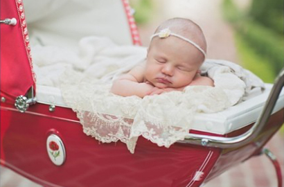Inilah Foto Pertama Bayi Kelly Clarkson