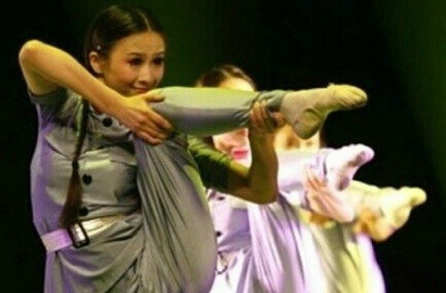 Netter Tiongkok Dilanda Demam Pose 'Kaki Senapan'