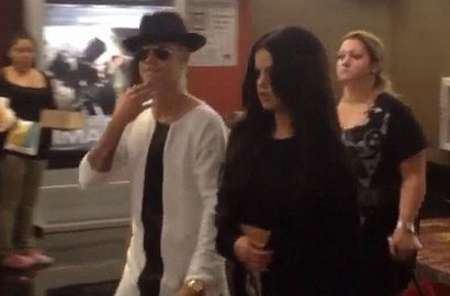 Kencan di Bioskop, Selena Gomez dan Justin Bieber Dikawal Ketat Bodyguard