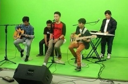 Seno eks Radja Produseri Band Baru, Quinter