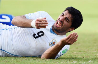 Luis Suarez Terancam Larangan Bertanding Dua Tahun