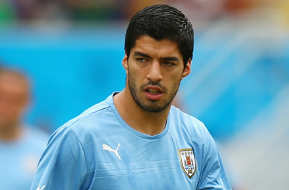 Media Uruguay Sebut Foto Gigitan Suarez ke Chiellini Rekayasa