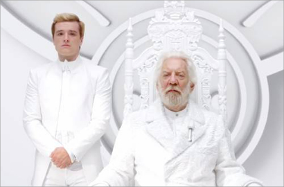 Peeta Muncul Dampingi Presiden Snow di Teaser 'Mockingjay Part 1'