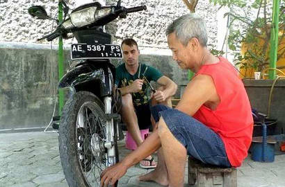 Tukang Tambal Ban Bikin Website Donasi Untuk Sergei Litvinov