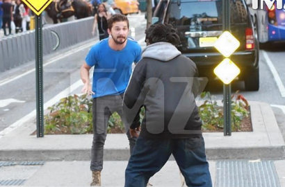 Shia LaBeouf Rebutan Topi dengan Gelandangan Sebelum Insiden Teater