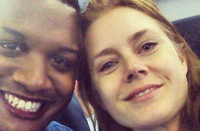 Amy Adams Buat Heboh Hadiahkan Kursi Pesawat Kelas 1 pada Tentara