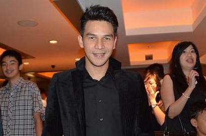 Jonathan Frizzy Akan Dikaruniai Anak Kembar?