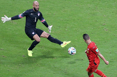 Kiper Amerika Serikat Pecahkan Rekor Penyelamatan Terbanyak