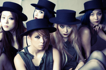 f(x) Ungkap MV Konsep Gothic dan Medley 'Red Light'