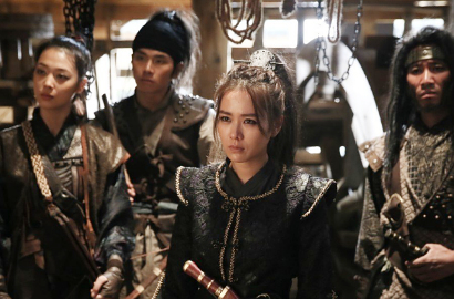 Son Ye Jin Anggap Sulli f(x) Imut Selama Syuting 'Pirates'