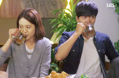 Lee Seung Gi 'Tembak' Go Ara di Eps 15 'You're 'Surrounded'
