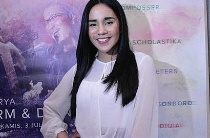 Angelica Pieters Tertantang Nyanyikan Lagu Fariz RM