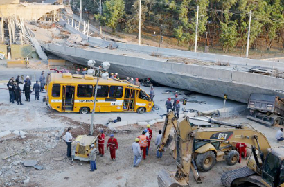 Jembatan Ambruk Jelang Laga Brasil vs Kolombia