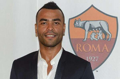 Fans AS Roma Sambut Ashley Cole