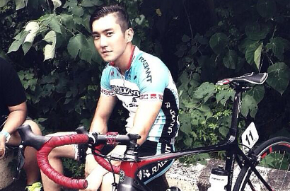 Siwon SuJu Nikmati Latihan Balap Sepeda Demi Film Baru