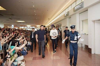 Yoochun JYJ Disambut Ribuan Fans di Bandara Jepang