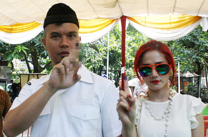 Dampingi Ahmad Dhani, Mulan ke TPS Pakai Sunblock