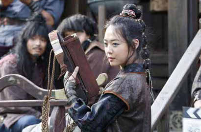 Sulli f(x) Tampil Tangguh dan Karismatik di Film 'Pirates'