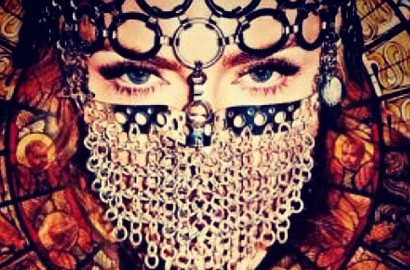 Madonna Unggah Foto yang Diduga Cover untuk Single 'Messiah'