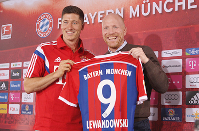 Robert Lewandowski Kenakan No. 9 di Bayern Munchen