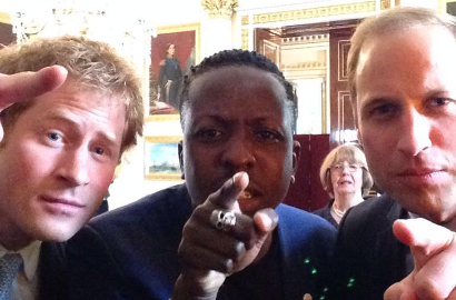 Lucunya Pangeran William dan Pangeran Harry Foto Selfie
