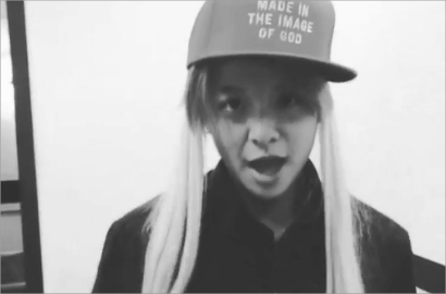 Amber f(x) Bergaya dengan Rambut Panjang Krystal