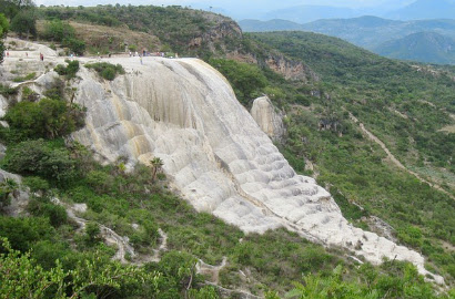 Uniknya Air Terjun yang 'Membatu' di Meksiko