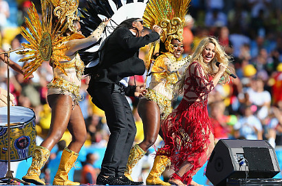 Shakira Pukau Penonton dalam Penutupan Piala Dunia 2014