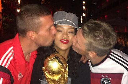 Lukas Podolski dan Bastian Schweinsteiger Cium Rihanna Usai Juara Dunia