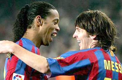 Ronaldinho Bakal Main Lagi Bareng Lionel Messi
