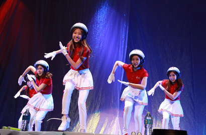 Crayon Pop Pukau Penonton Konser Lady GaGa di Chicago