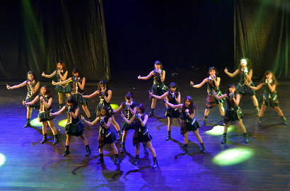 JKT48  Undang Ari Tulang di JKT48 School Live 20 Juli