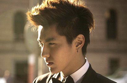 Kris Eks EXO Nyanyi Ballad di 'Time Hushes All Memories'