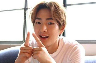 Onew SHINee Bagi Tips Nikmati Musim Panas