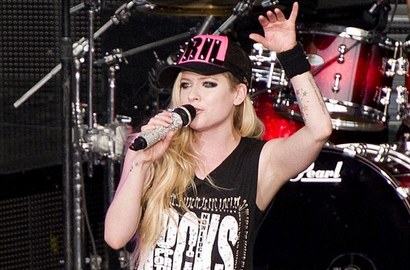 Avril Lavigne Tuntut 2VLive Karena Konser Belum Dibayar