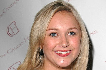 Bintang Hollywood Skye McCole Meninggal di Usia Muda