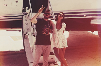 Selena Gomez Pose Seksi di Depan Pria Latin Jelang Ultah ke-22