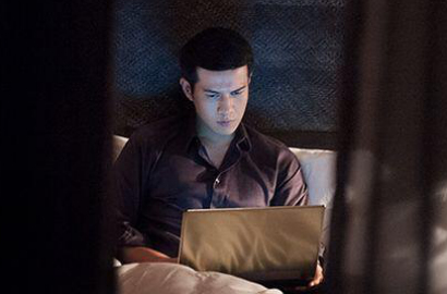 Ini Tampang Serius Herjunot Ali di Foto Terbaru 'Supernova'