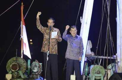 Salam Tiga Jari di Pidato Kemenangan Jokowi