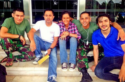 Lukman Sardi Curhat Pakai Atribut Militer untuk 'Dibalik 98'