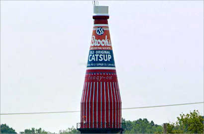 Dijual, Botol Kecap Raksasa Bersejarah